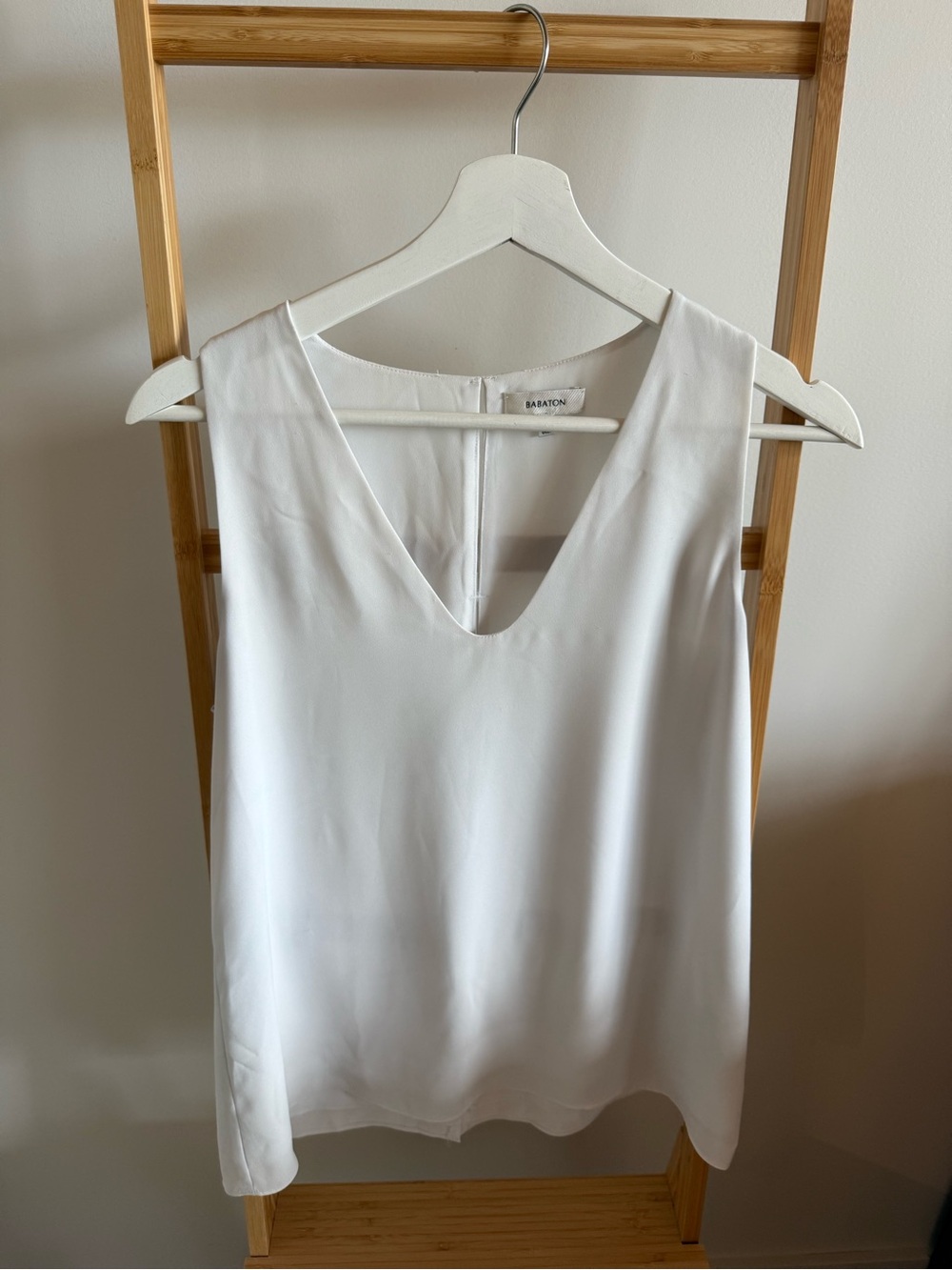 Babaton White V-Neck Sleeveless Camisole